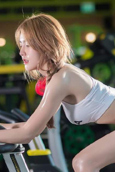 饭桌上故意张开腿让公在线观看